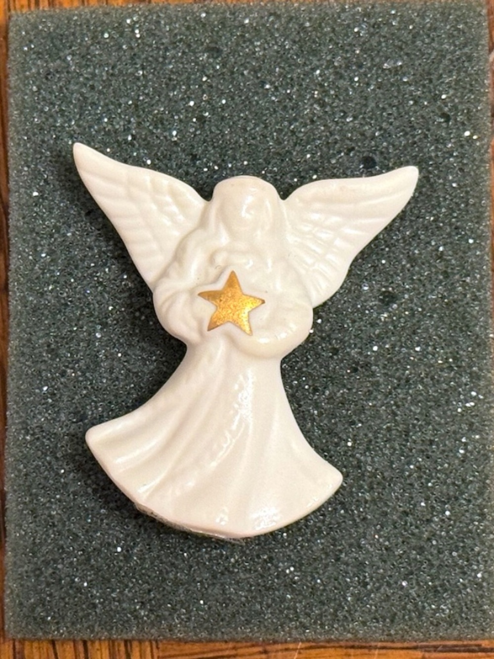 Lenox White Porcelain China Angel Gold Star Christmas Pin Brooch 1.75"